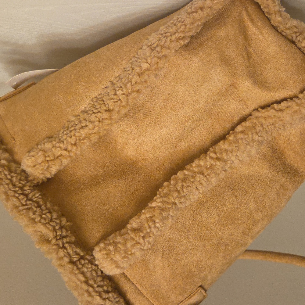 Tan faux fur plush Tote Bag, (16.5"×7.9"×14.6") Brand New.